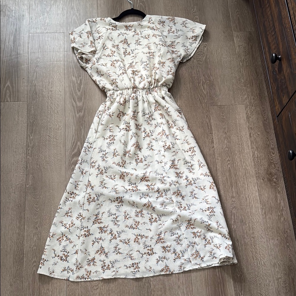 Sienna Sky Cream Maxi Sundress with Flutter Sleeves - Picture 3 of 3